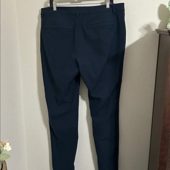 Lululemon ABC Slim-Fit Trouser 34" *Warpstreme
True Navy Size 38 - Picture 8 of 11